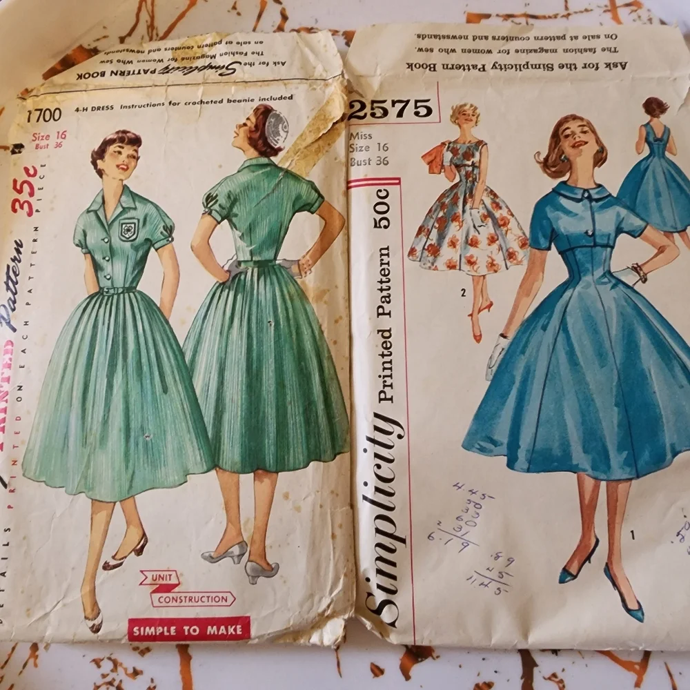 Simplicity Vintage Sewing Patterns Collection - Picture 2 of 6